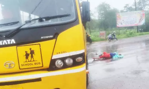 बीएड छात्रा की मौत, स्कूल बस ने कुचला