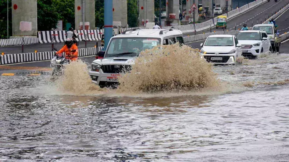MP में बारिश का कहर, नदी उफान पर, कई रास्ते बंद