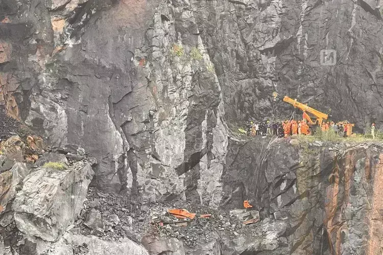 कोन्नी खदान दुर्घटना स्थल पर ताजा चट्टान गिरने से बचाव कार्य अस्थायी रूप से रुका कोन्नी खदान दुर्घटना स्थल पर ताजा चट्टान गिरने से बचाव कार्य अस्थायी रूप से रुका