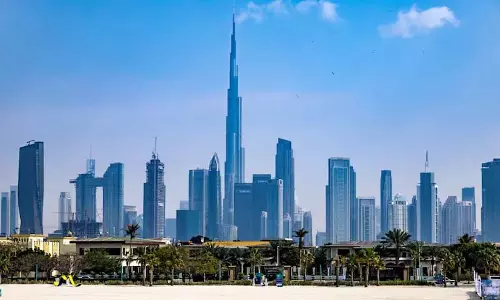 UAE का नया गोल्डन वीज़ा: क्या भारतीयों के लिए 23.3 लाख रुपये पर्याप्त हैं? UAE का नया गोल्डन वीज़ा: क्या भारतीयों के लिए 23.3 लाख रुपये पर्याप्त हैं?