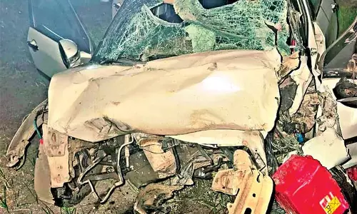 Andhra : अनंतपुर जिले में कार पलटी तीन की मौत