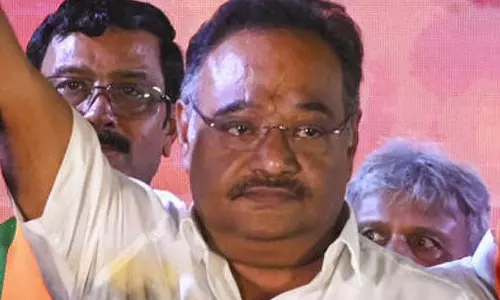 BJP के समिक भट्टाचार्य ने बंगाल में चुप जनसांख्यिकीय आक्रमण की चेतावनी दी BJP के समिक भट्टाचार्य ने बंगाल में चुप जनसांख्यिकीय आक्रमण की चेतावनी दी