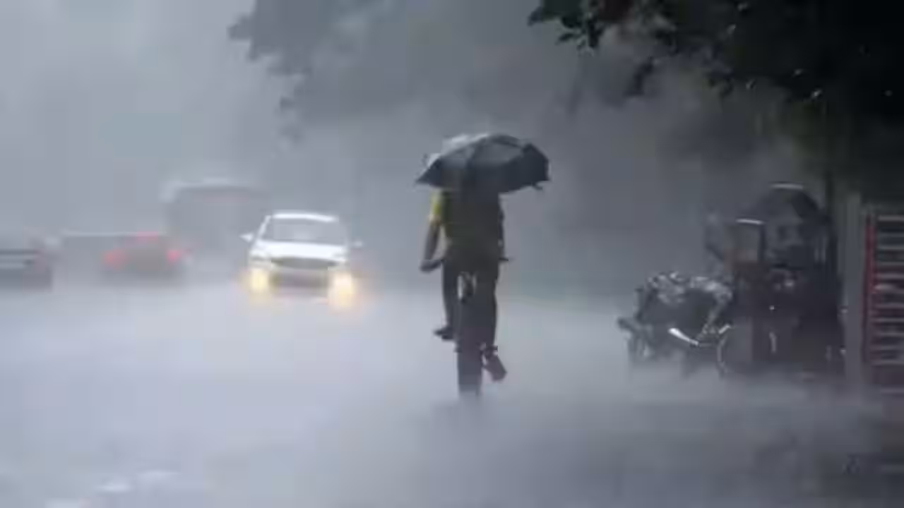 Uttarakhand के चार जिलों के लिए IMD ने जारी किया भारी बारिश का अलर्ट Uttarakhand के चार जिलों के लिए IMD ने जारी किया भारी बारिश का अलर्ट