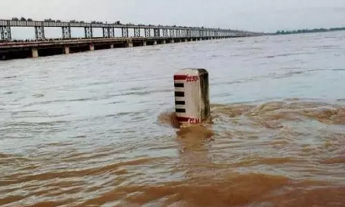 Odisha : हीराकुंड का पहला बाढ़ जल कटक के मुंडाली बैराज तक पहुंचा Odisha : हीराकुंड का पहला बाढ़ जल कटक के मुंडाली बैराज तक पहुंचा