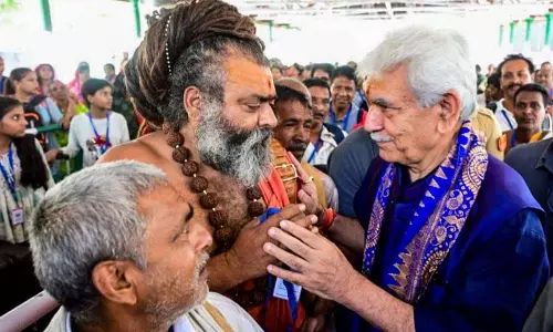 पाकिस्तान जम्मू-कश्मीर की शांति और समृद्धि को नष्ट करने की कोशिश कर रहा: L-G Sinha