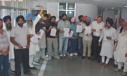 लैंड पूलिंग नीति के खिलाफ किसानों ने GMADA कार्यालय में किया प्रदर्शन