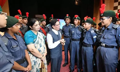 कैप्टन Vikram Batra की शहादत की वर्षगांठ पर उनके परिजनों को सम्मानित किया गया कैप्टन Vikram Batra की शहादत की वर्षगांठ पर उनके परिजनों को सम्मानित किया गया