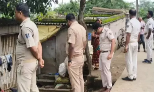 Odisha : पारादीप में चार बांग्लादेशी नागरिक हिरासत में लिए गए Odisha : पारादीप में चार बांग्लादेशी नागरिक हिरासत में लिए गए