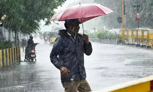 Chennai के उपनगरीय क्षेत्रों में बारिश Chennai के उपनगरीय क्षेत्रों में बारिश