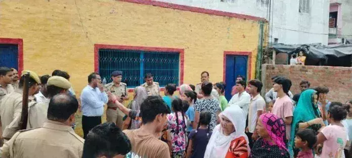 Farrukhabad: चर्चित चिकित्सक पर धर्म परिवर्तन कराने का आरोप Farrukhabad: चर्चित चिकित्सक पर धर्म परिवर्तन कराने का आरोप
