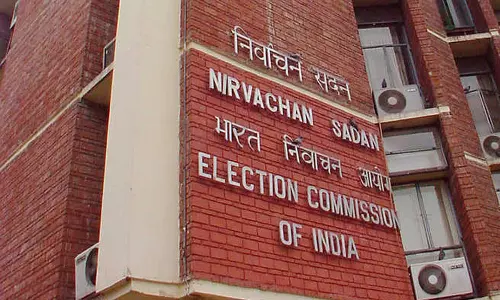Lucknow: चुनाव आयोग ने 27 राजनीतिक दलों पर शुरू की कार्रवाई