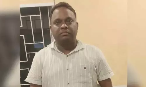 Odisha : डॉक्टर रिश्वत लेते पकड़ा गया, पोस्टमार्टम रिपोर्ट बदलने की डील
