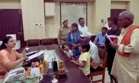 Deoria: नेत्रहीन पिता-पुत्र की मदद के लिए डीएम का मानवीय कदम Deoria: नेत्रहीन पिता-पुत्र की मदद के लिए डीएम का मानवीय कदम