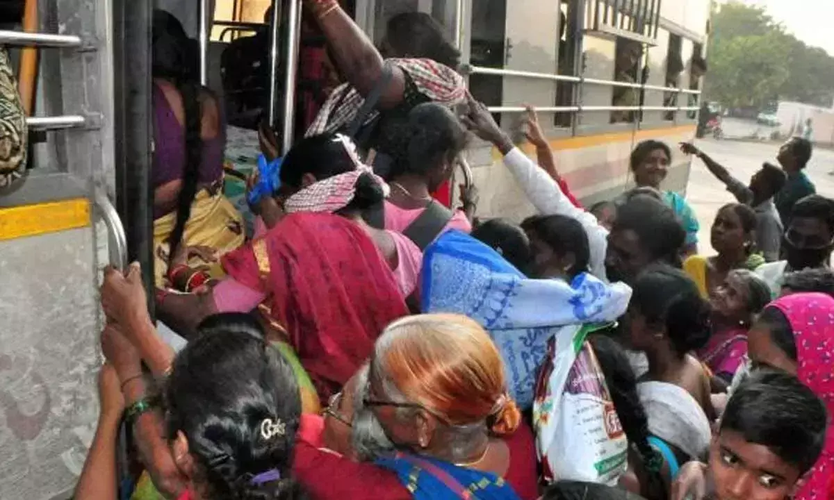Andhra: महिलाओं को जल्द ही मुफ्त बस यात्रा मिलेगी