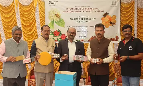 मधुमक्खी पालन आगामी चुनौती का जवाब है: एम.जे. दिनेश मधुमक्खी पालन आगामी चुनौती का जवाब है: एम.जे. दिनेश
