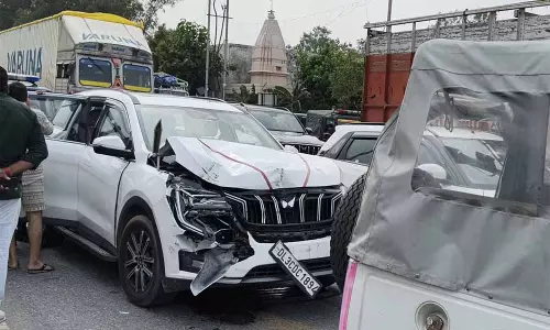 Hapur: योगी सरकार की मंत्री को छिजारसी चौकी पास दुर्घटना से राहत Hapur: योगी सरकार की मंत्री को छिजारसी चौकी पास दुर्घटना से राहत