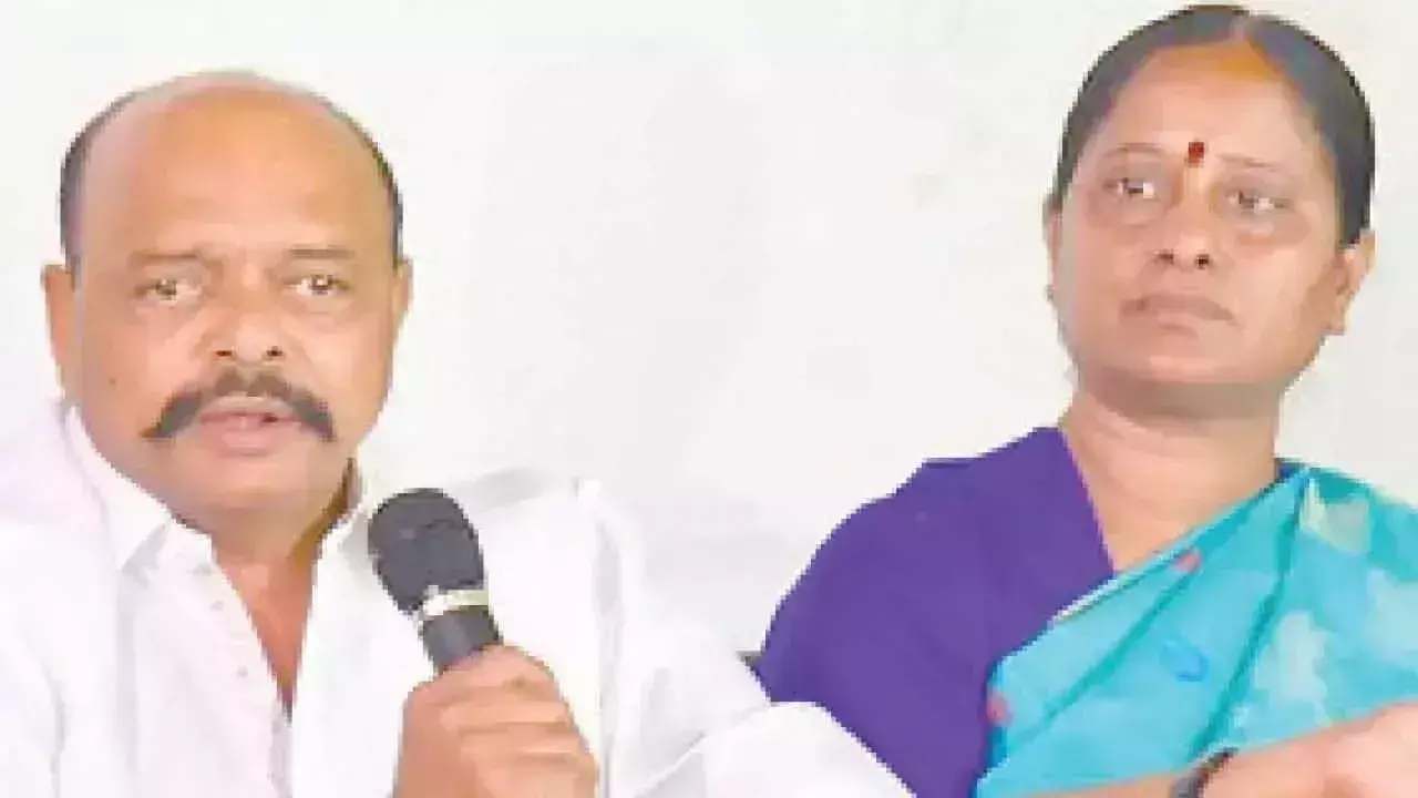 Telangana: कोंडा दंपत्ति के खिलाफ अनुशासनात्मक कार्रवाई पर संशय