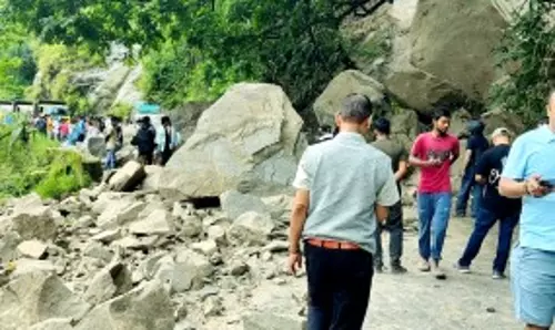 Sikkim : सुरक्षा चिंताओं के चलते एनएच 10 24 घंटे तक बंद रहेगा Sikkim : सुरक्षा चिंताओं के चलते एनएच 10 24 घंटे तक बंद रहेगा