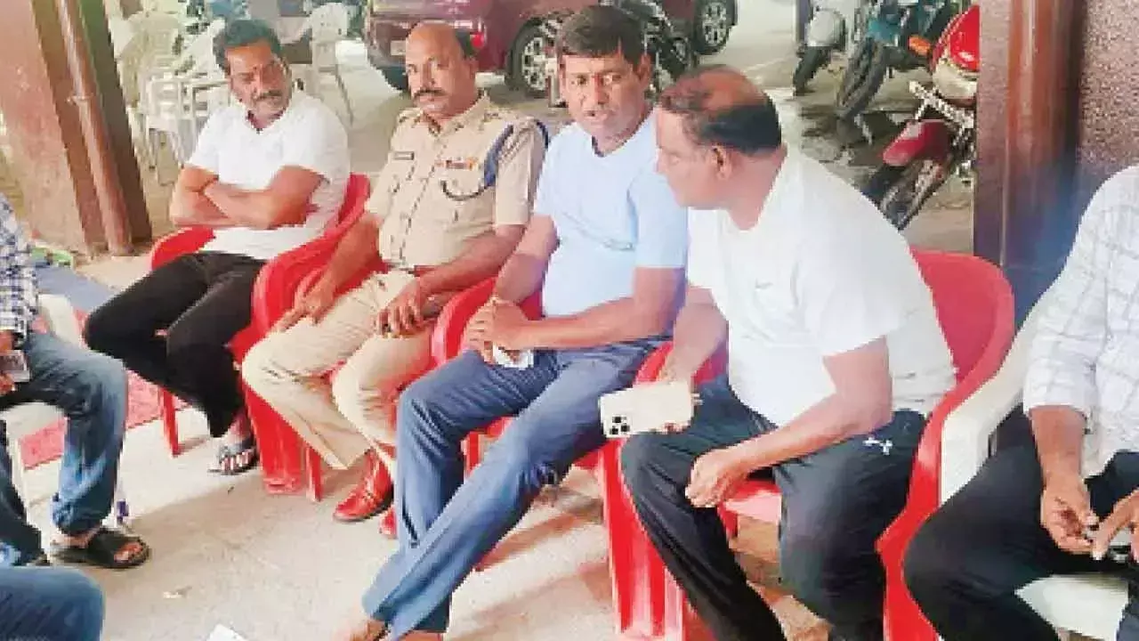 Telangana: बोरांचू श्रीकांत रेड्डी ने शोक संतप्त परिवारों से मुलाकात की