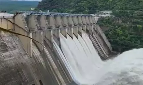 एपी को श्रीशैलम न खोलने दें: Telangana