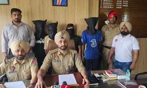 Zirakpur में एक व्यक्ति की चाकू घोंपकर हत्या करने के आरोप में 4 युवक गिरफ्तार Zirakpur में एक व्यक्ति की चाकू घोंपकर हत्या करने के आरोप में 4 युवक गिरफ्तार