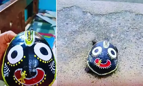 कछुए के खोल पर धार्मिक चित्रांकन, बरगढ़ में दो युवक हिरासत में कछुए के खोल पर धार्मिक चित्रांकन, बरगढ़ में दो युवक हिरासत में
