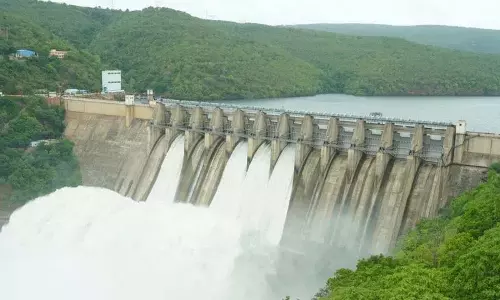 Srisailam बांध के गेट हटाए गए.. कृष्णम्मा सागर की ओर दौड़ीं