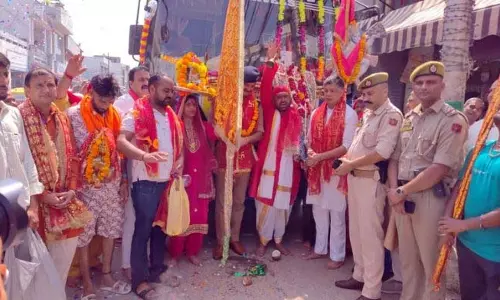 Jammu: चित्तो माता यात्रा को हरी झंडी दिखाकर रवाना किया गया Jammu: चित्तो माता यात्रा को हरी झंडी दिखाकर रवाना किया गया