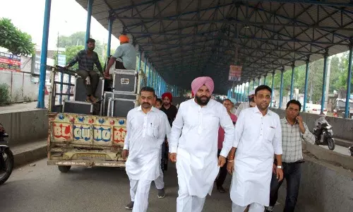 MP Aujla ने रेलवे क्रॉसिंग का निरीक्षण किया, ओवर ब्रिज की आवश्यकता का आकलन किया MP Aujla ने रेलवे क्रॉसिंग का निरीक्षण किया, ओवर ब्रिज की आवश्यकता का आकलन किया