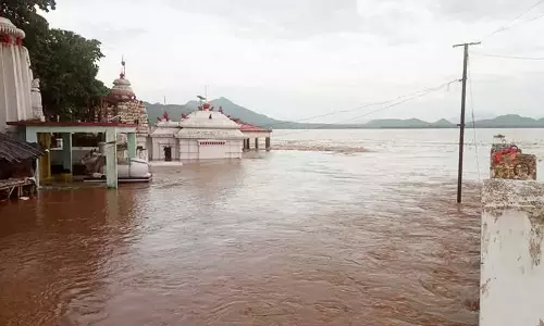 Cuttack : बाराम्बा में देवी भट्टारिका मंदिर में बाढ़ का पानी घुसा