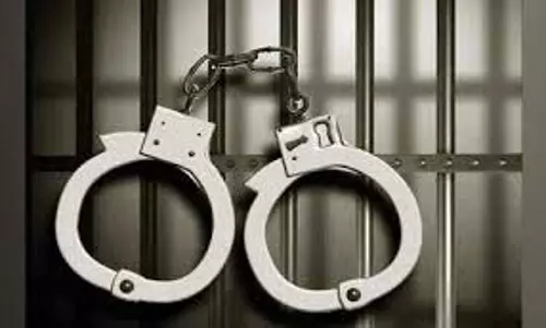 Aligarh : अवैध हथियार फैक्टरी का भंडाफोड़, तीन शातिर गिरफ्तार Aligarh : अवैध हथियार फैक्टरी का भंडाफोड़, तीन शातिर गिरफ्तार
