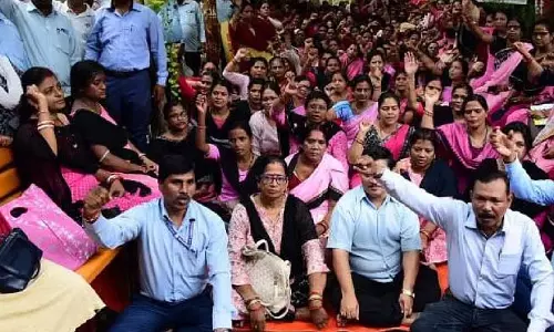 पैरा-टीचर-जमींदार कोटे के शिक्षकों ने भी नौकरी बचाने की गुहार लगाई