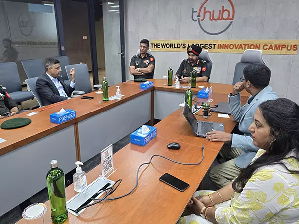 लेफ्टिनेंट जनरल केएस बरार, जीओसी दक्षिण भारत क्षेत्र ने Hyderabad में उद्योगों का दौरा किया लेफ्टिनेंट जनरल केएस बरार, जीओसी दक्षिण भारत क्षेत्र ने Hyderabad में उद्योगों का दौरा किया
