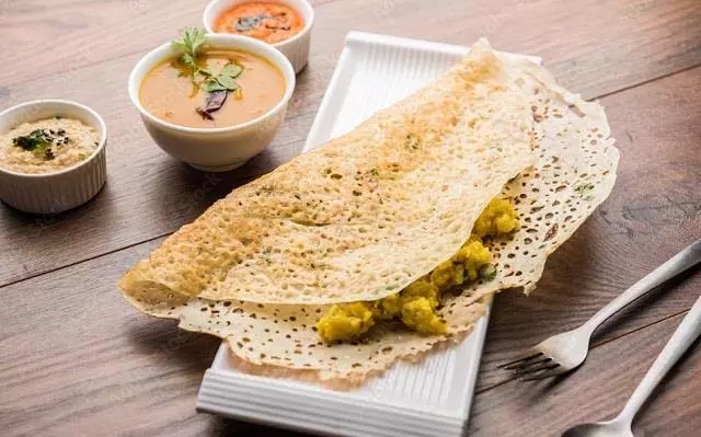 Rava Dosa : घर पर बनाएं रवा डोसा और सांबर, झटपट नाश्ते का परफेक्ट विकल्प Rava Dosa : घर पर बनाएं रवा डोसा और सांबर, झटपट नाश्ते का परफेक्ट विकल्प
