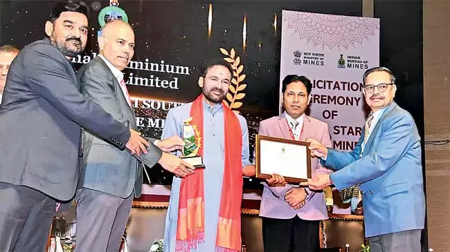 Odisha : नाल्को माइंस को 5 स्टार रेटिंग प्रदान की गई Odisha : नाल्को माइंस को 5 स्टार रेटिंग प्रदान की गई