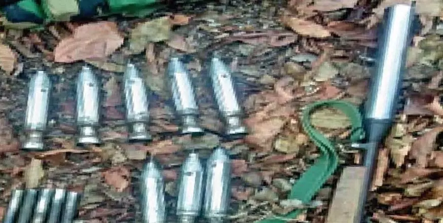 BGL लॉन्चर के साथ 2 महिला नक्सली गिरफ्तार BGL लॉन्चर के साथ 2 महिला नक्सली गिरफ्तार