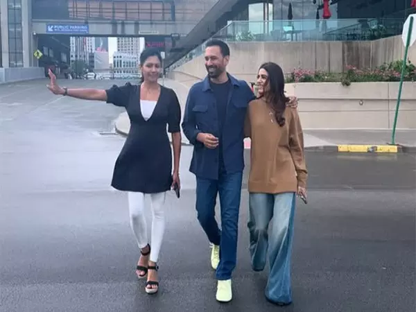 Samantha ने राज निदिमोरु के साथ अपनी डेट्रॉयट यात्रा की झलक प्रशंसकों को दिखाई Samantha ने राज निदिमोरु के साथ अपनी डेट्रॉयट यात्रा की झलक प्रशंसकों को दिखाई