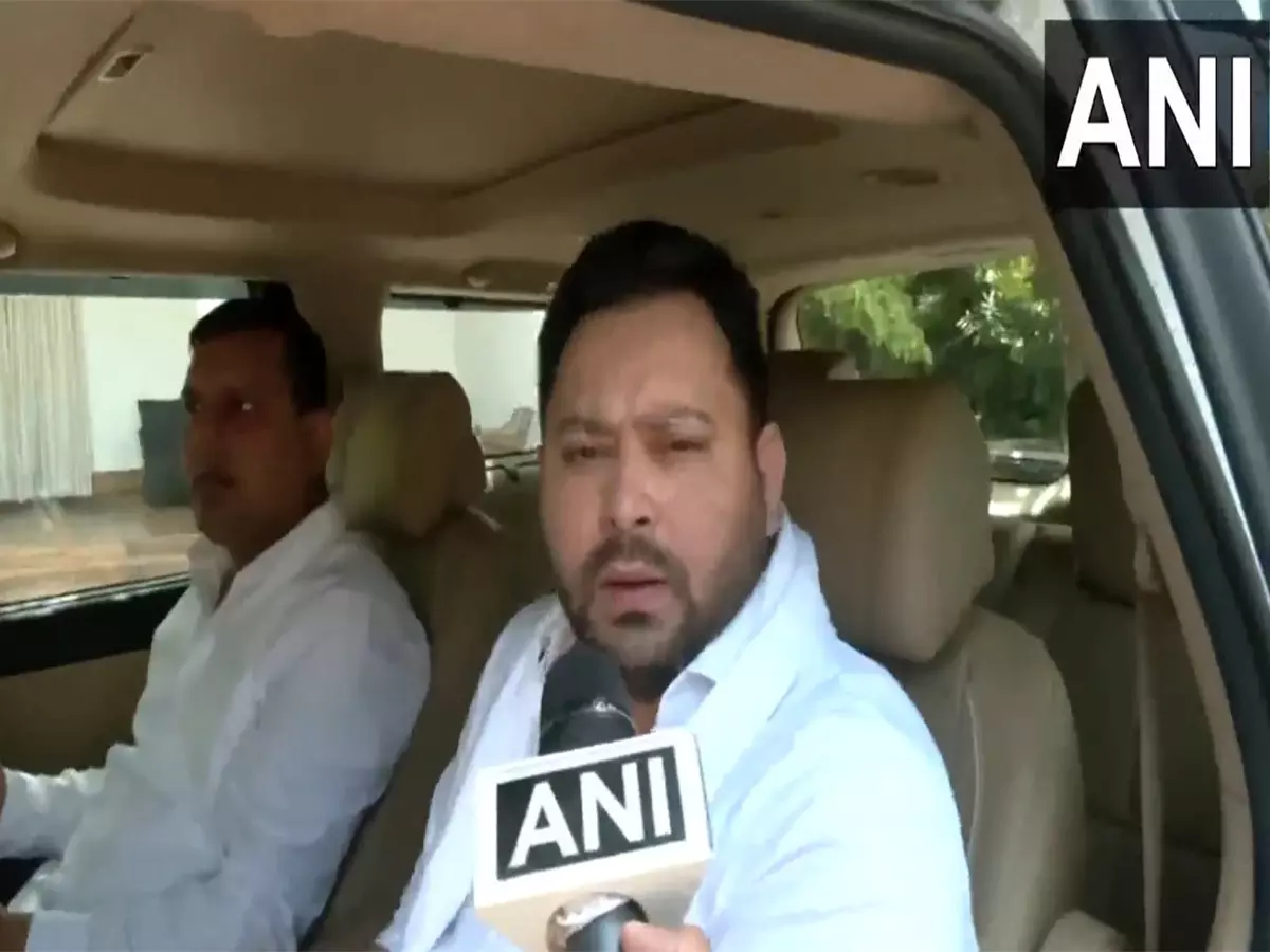 बिहार बंद के बीच Tejashwi Yadav ने चुनाव आयोग पर निशाना साधा बिहार बंद के बीच Tejashwi Yadav ने चुनाव आयोग पर निशाना साधा