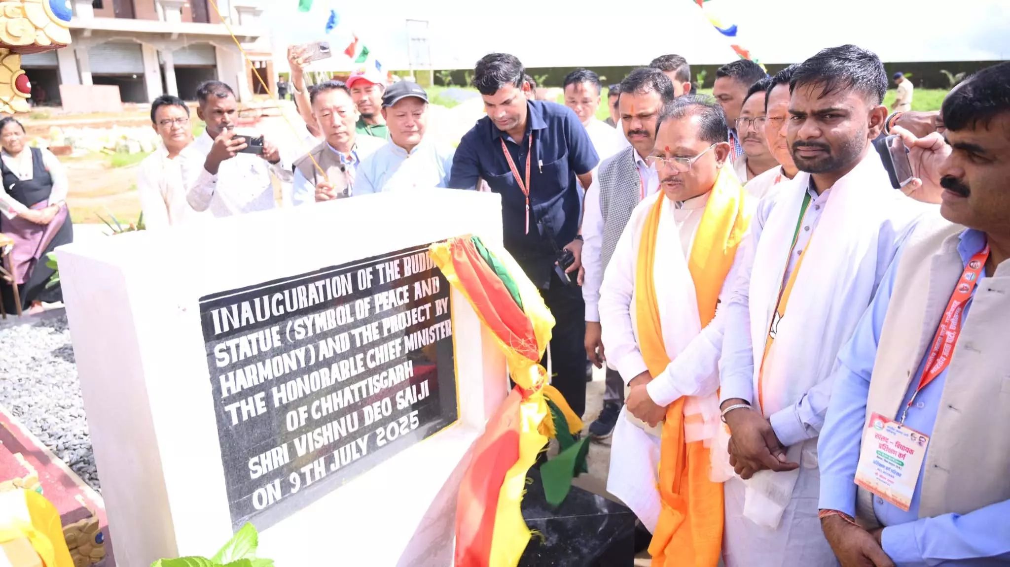 CM साय ने मैनपाट में भगवान बुद्ध की प्रतिमा का किया अनावरण CM साय ने मैनपाट में भगवान बुद्ध की प्रतिमा का किया अनावरण
