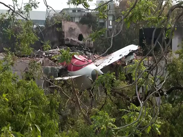 Delhi : नागरिक उड्डयन क्षेत्र की सुरक्षा की समग्र समीक्षा के लिए संसदीय समिति की बैठक Delhi : नागरिक उड्डयन क्षेत्र की सुरक्षा की समग्र समीक्षा के लिए संसदीय समिति की बैठक