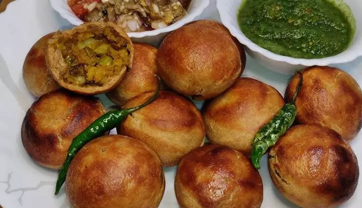 Masala Baati: इस डिश का स्वाद जीभ पर जादू छोड़ देता है Masala Baati: इस डिश का स्वाद जीभ पर जादू छोड़ देता है