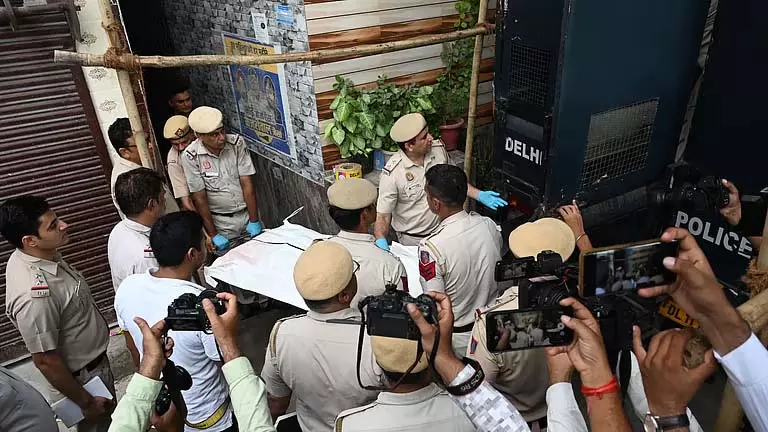 मजनू का टीला: पूर्व प्रेमी ने महिला और 6 माह के बच्चे की हत्या की मजनू का टीला: पूर्व प्रेमी ने महिला और 6 माह के बच्चे की हत्या की
