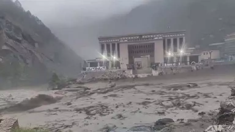 नेपाल-चीन सीमा पर बाढ़ से नौ लोगों की मौत, 20 लापता नेपाल-चीन सीमा पर बाढ़ से नौ लोगों की मौत, 20 लापता