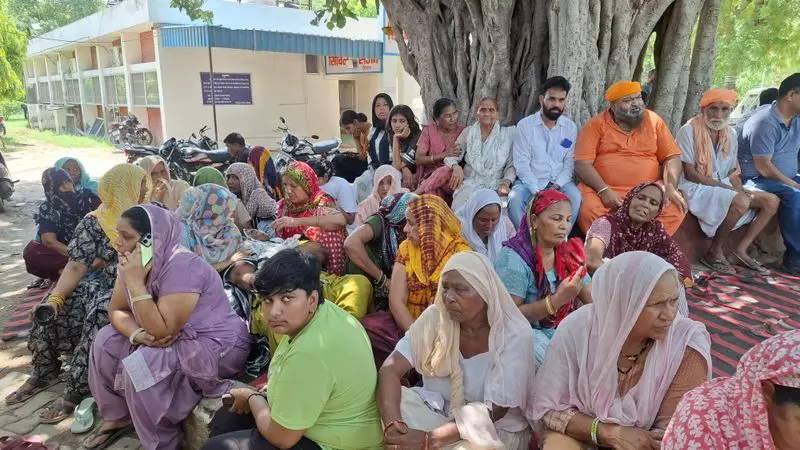 हिसार में पुलिस द्वारा पीछा किए जाने पर छत से गिरकर युवक की मौत हिसार में पुलिस द्वारा पीछा किए जाने पर छत से गिरकर युवक की मौत
