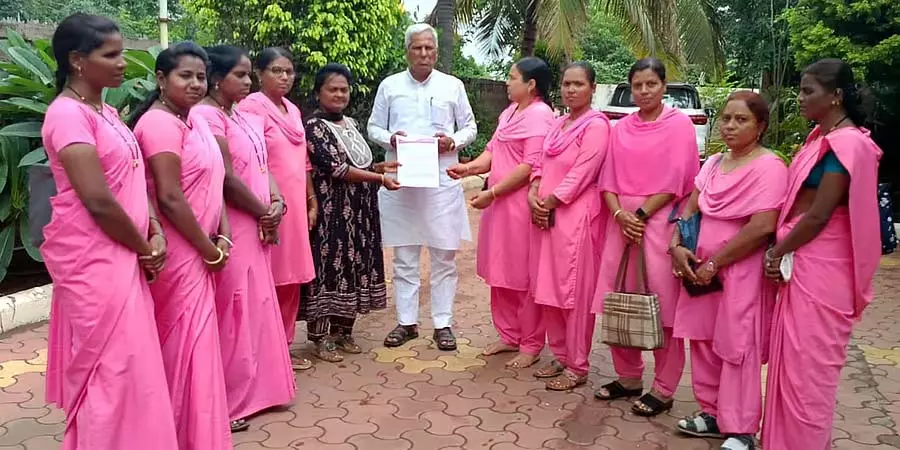 Karnataka : आशा कार्यकर्ताओं का मानदेय बढ़ाने की मांग Karnataka : आशा कार्यकर्ताओं का मानदेय बढ़ाने की मांग