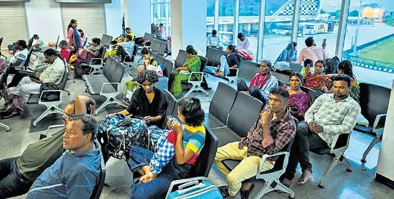 Odisha में ड्राइवरों की हड़ताल से सार्वजनिक परिवहन सेवाएं ठप, आवश्यक आपूर्ति प्रभावित Odisha में ड्राइवरों की हड़ताल से सार्वजनिक परिवहन सेवाएं ठप, आवश्यक आपूर्ति प्रभावित
