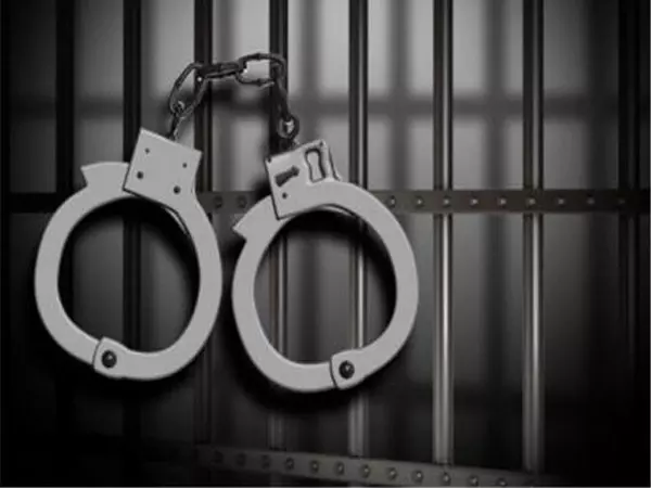 IGI एयरपोर्ट पर पुलिस बनकर घूम रहा 23 वर्षीय युवक गिरफ्तार IGI एयरपोर्ट पर पुलिस बनकर घूम रहा 23 वर्षीय युवक गिरफ्तार