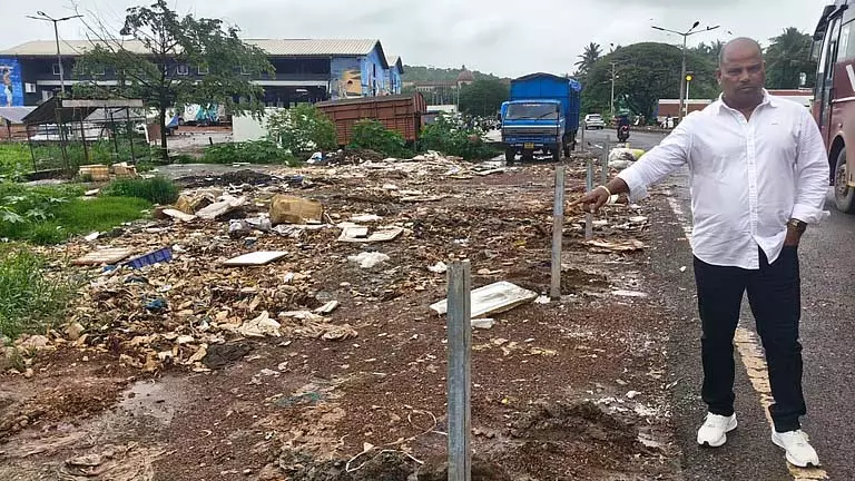 SGPDA मार्केट में सड़क के पास रेलिंग से सुरक्षा संबंधी चिंताएं SGPDA मार्केट में सड़क के पास रेलिंग से सुरक्षा संबंधी चिंताएं