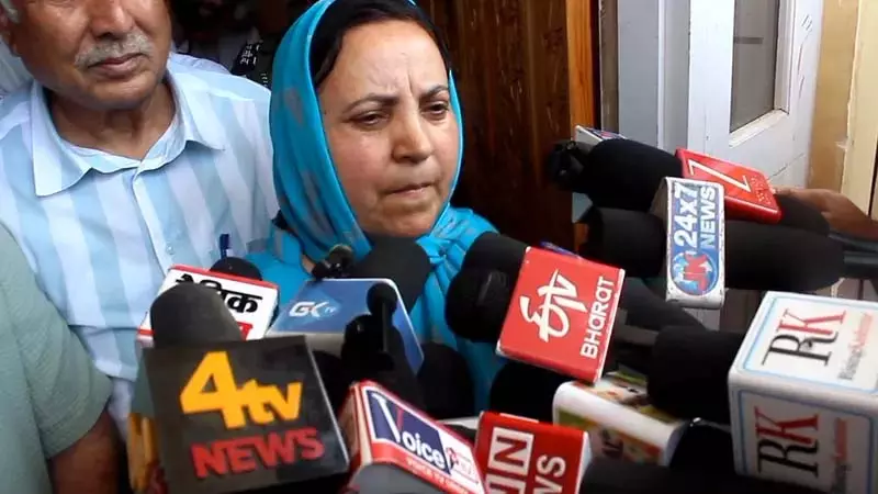 Baramulla स्कूल समय समीक्षा: सकीना इटू Baramulla स्कूल समय समीक्षा: सकीना इटू