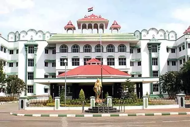 शिवगंगा हिरासत में मौत, अजित की मौत की जांच 20 अगस्त से पहले पूरी करें: HC शिवगंगा हिरासत में मौत, अजित की मौत की जांच 20 अगस्त से पहले पूरी करें: HC